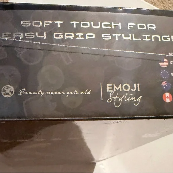 Royale Hair Straightener with Emoji Design - Picture 9 of 9